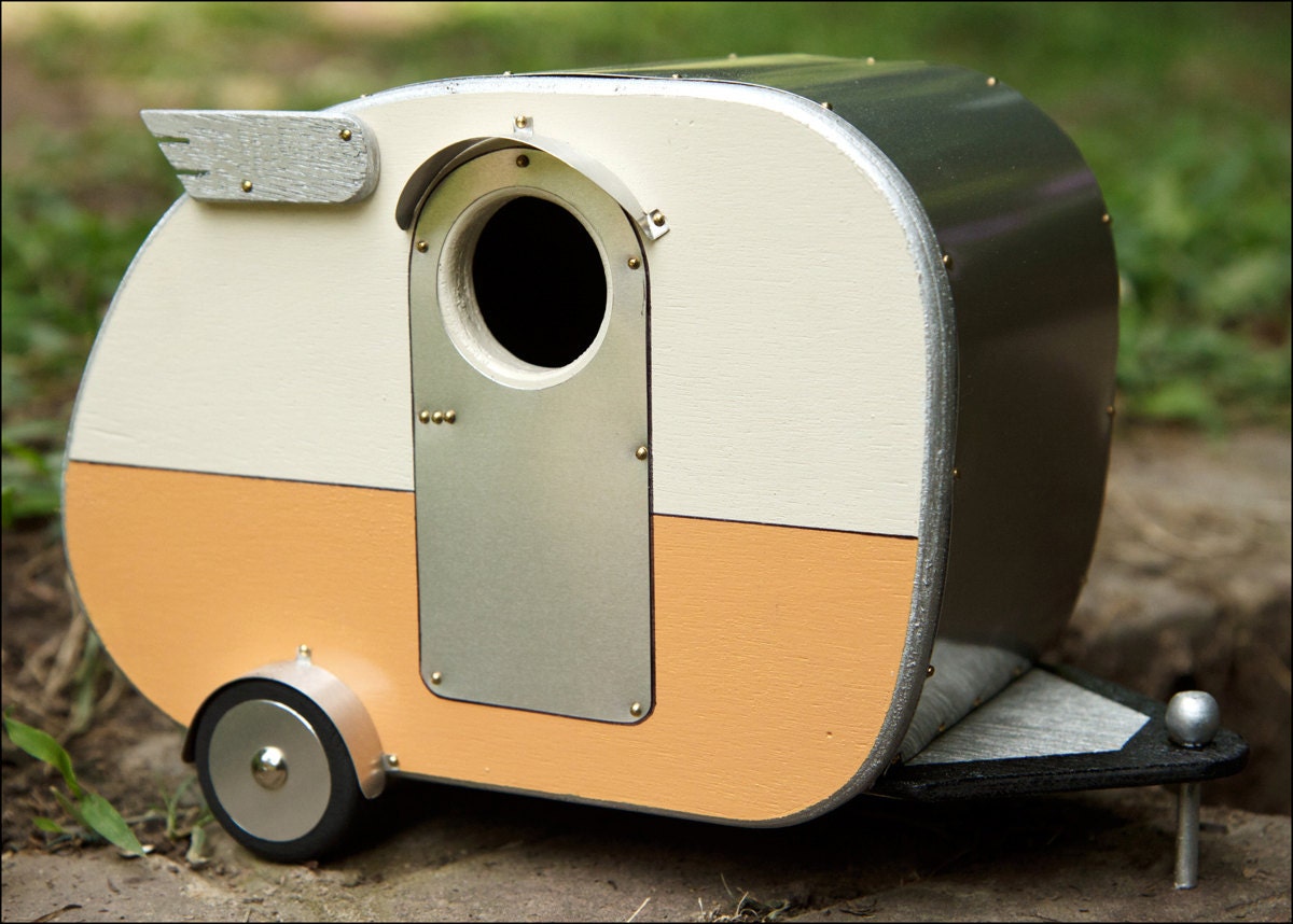 Vintage Camper Birdhouse