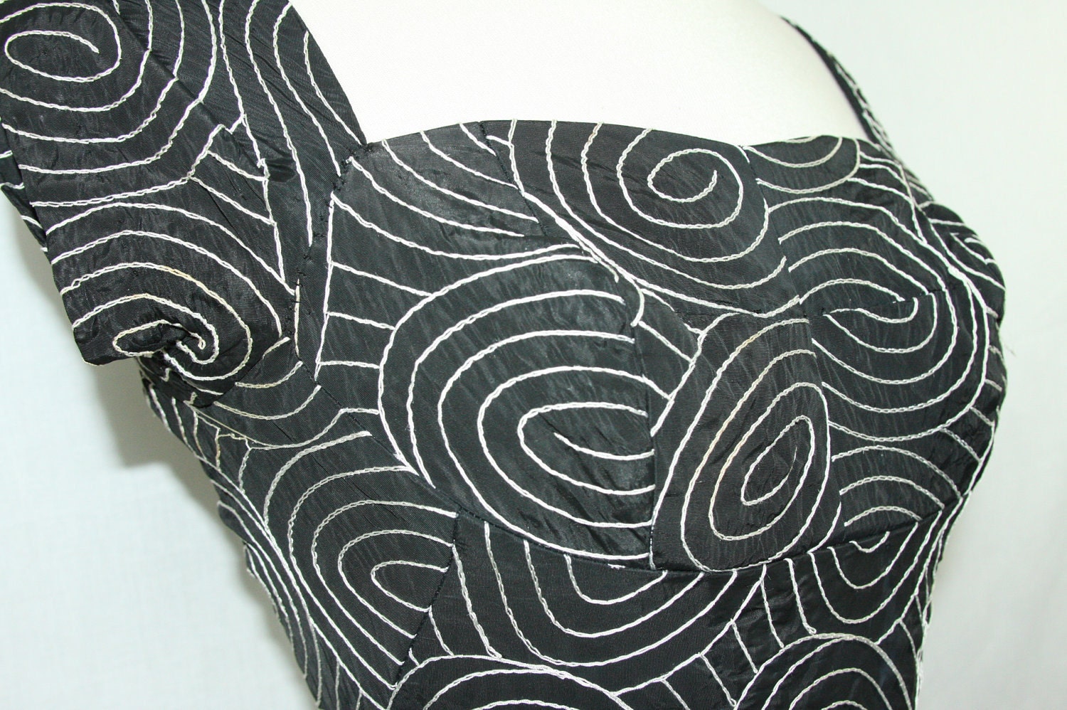 1950s Party Dress - Vintage Black Taffeta with White Circular Embroidery Full Skirt Frock