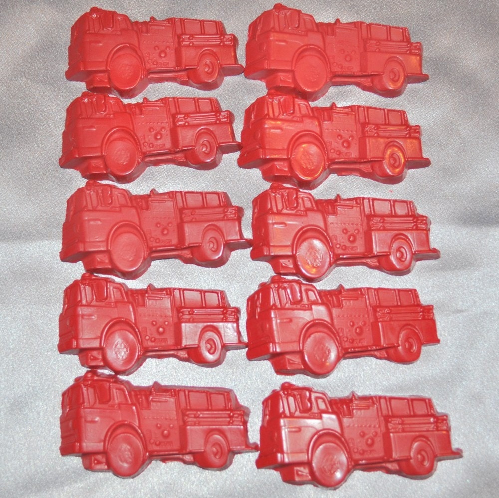Recycled Crayons Fire Truck Shaped / Total of 15. Il_570xn