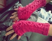 Asymmetrical XOXO Armwarmers Pattern