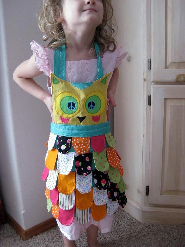 Kids Mini Rainbow Owl Apron ages 3 to 7 // Made to order