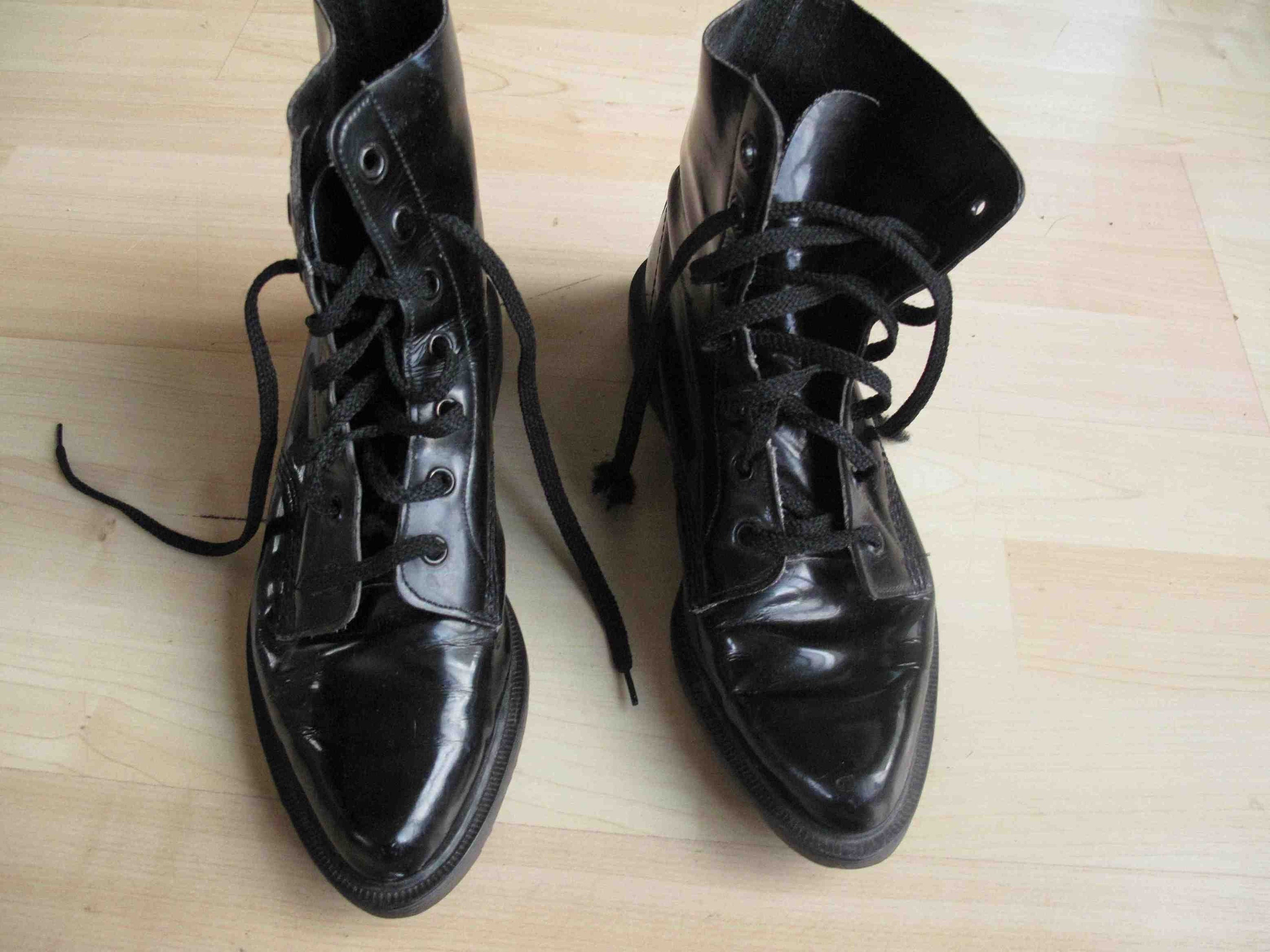pointed doc marten boots