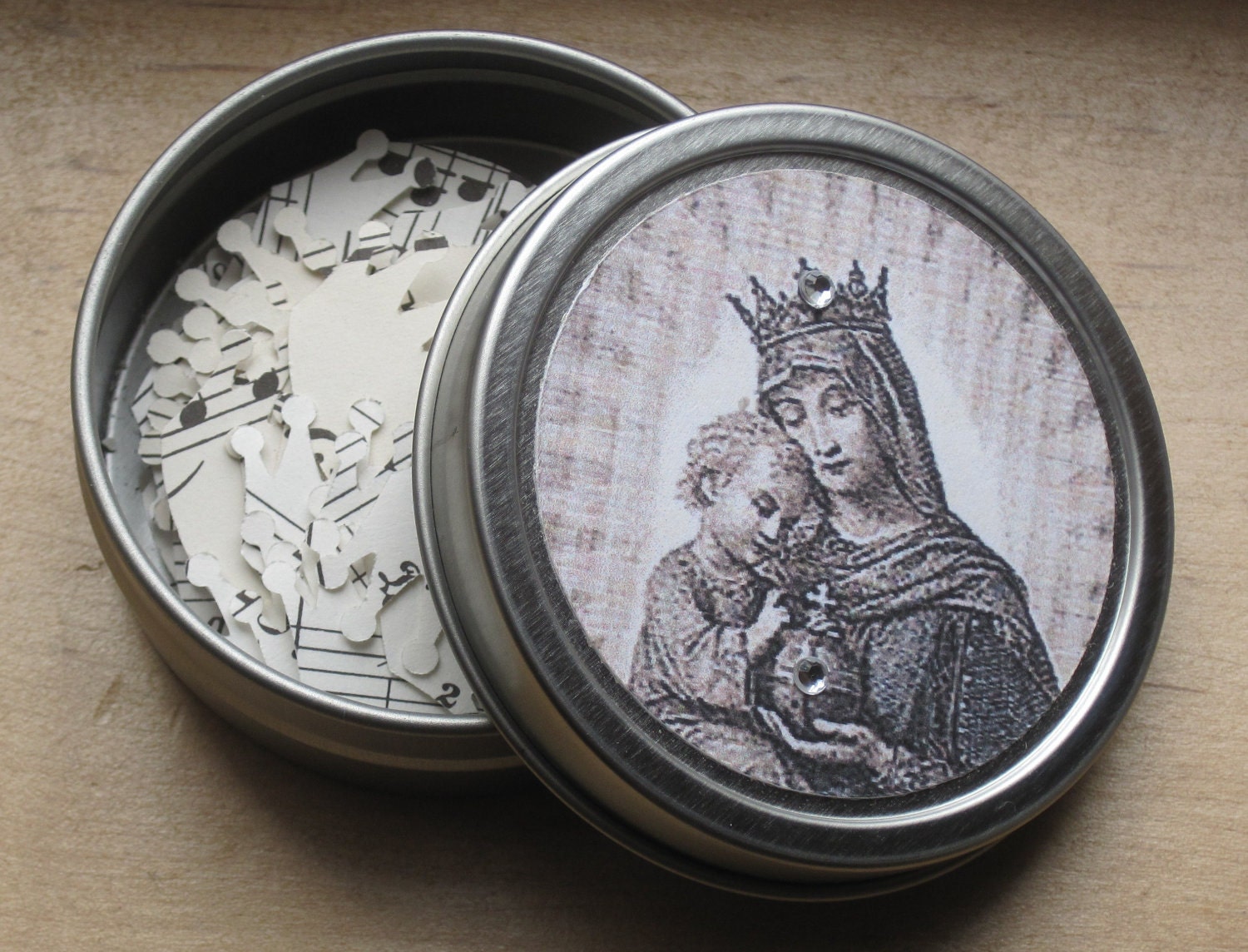 NEW french market virgin mary with baby 2 oz round