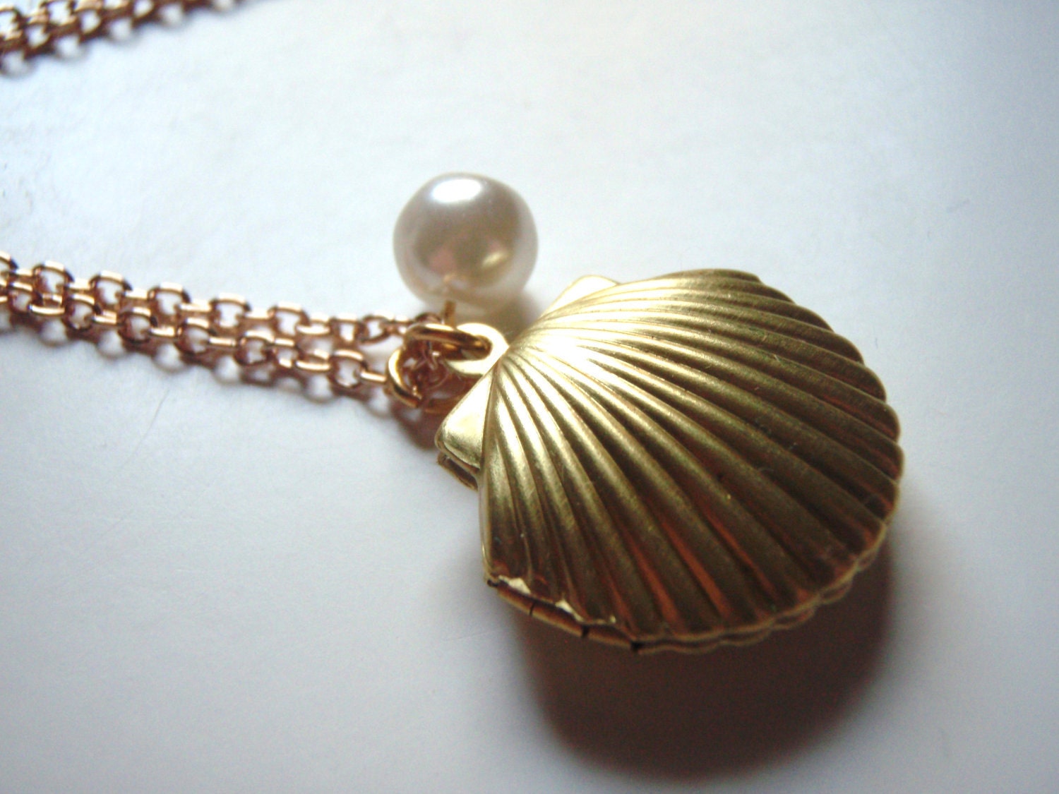 Seaside Dream Clamshell and Pearl Necklace Nautical Theme Clam Shell Locket,Beach Wedding,Bridesmaids Gifts