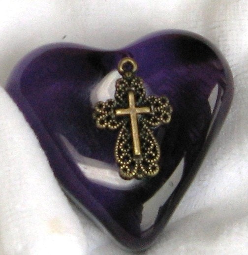 Purple Glass Prayer Heart Thoughtful Daily Remembrance with Ornate Metal Cross Charm 1.5x1.5x.5" 1.6oz