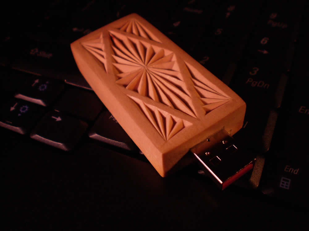 Diamond Chip Carved 8gb Flash Drive