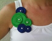 SALE/Five Flower Cluster Pin (royal blue and green)