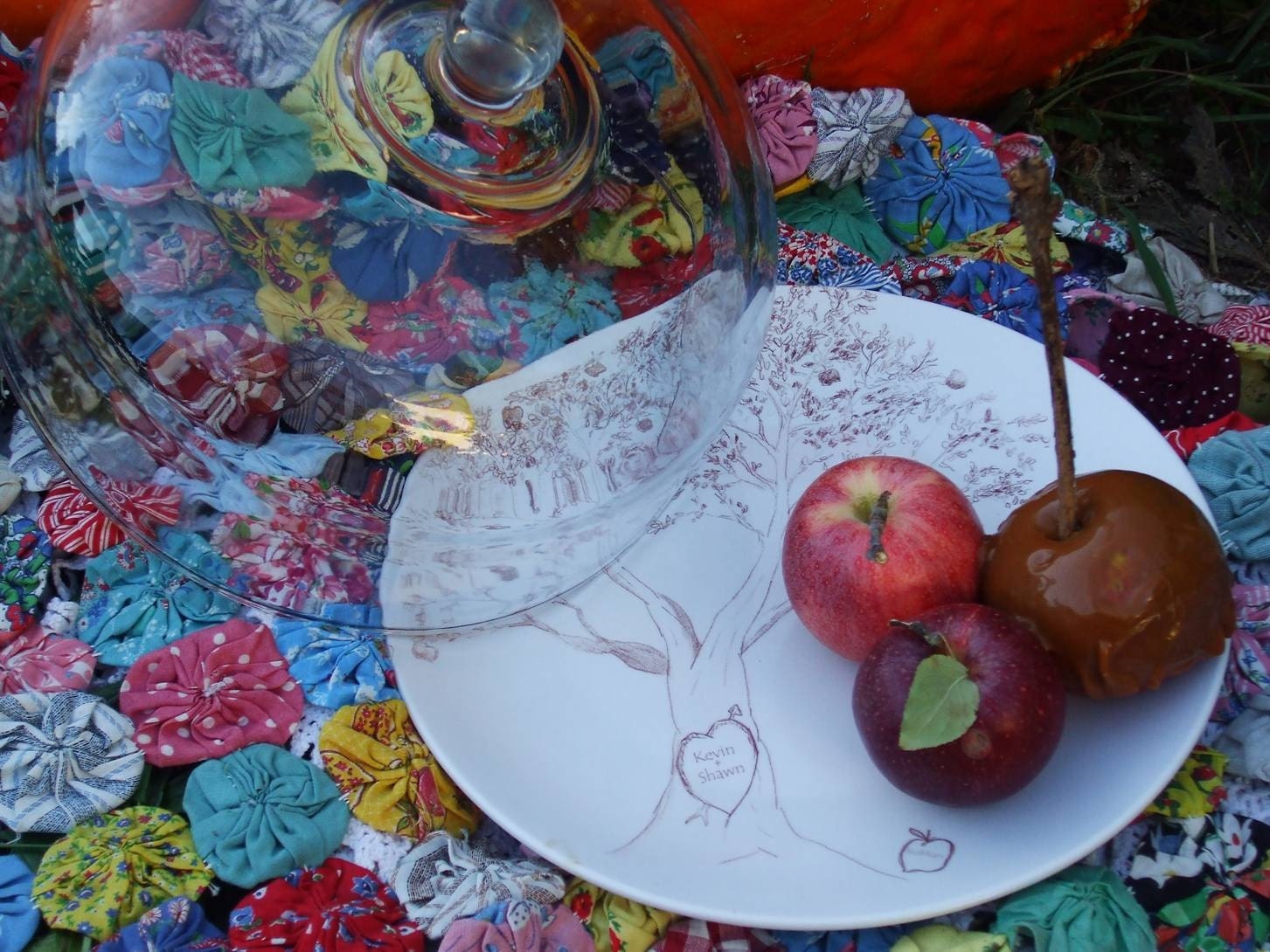Wedding Gift, Mother's Day, Personalized Cake Plate,Family Tree,  Apple Tree, Gift, Porcelain Cake Plate - Fine with Glass Dome