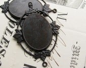 Leaf setting oval base frame, 25 x 18mm mounting, black antiqued brass, closed back (2 links) double loop, 25x18mm 18x25mm