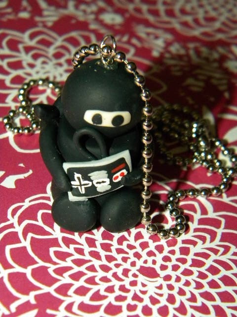 Leet Ninjas Love Gaming - Ninja Holding Original Nintendo Controller Necklace