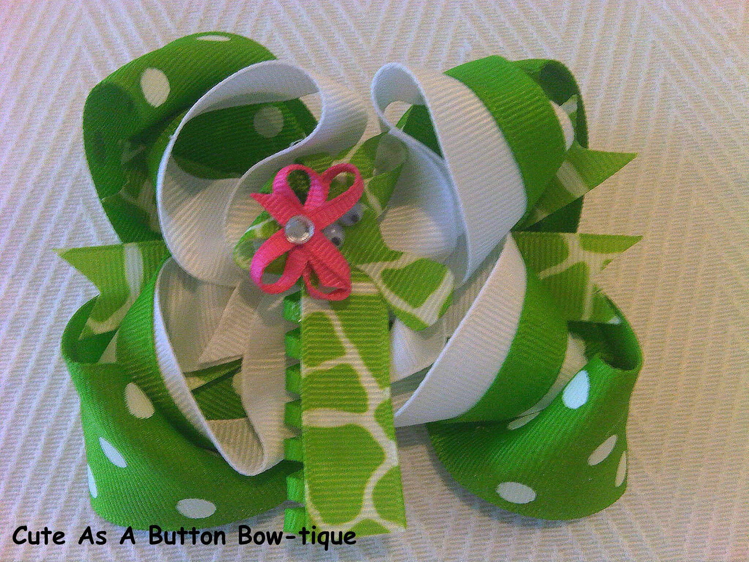 Stacked Boutique Bow with Detachable Giraffe Clippie