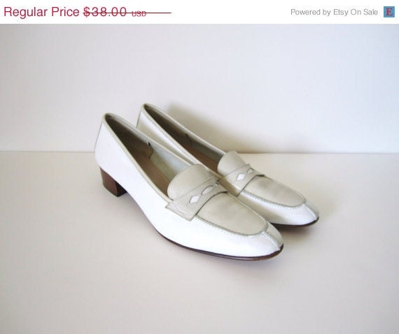 Vintage 1970s FERRAGAMO Loafers // 70s White Mod Shoes //  9