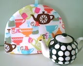 Tea Cosy / Cozy Alice in Wonderland
