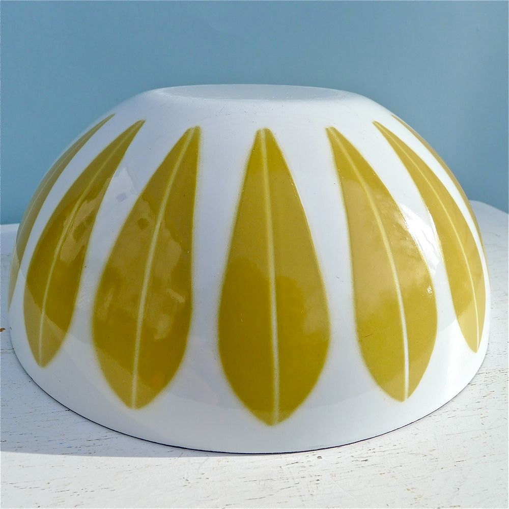 Vintage Cathrineholm Mustard on White Lotus Enamel Bowl 9.50"
