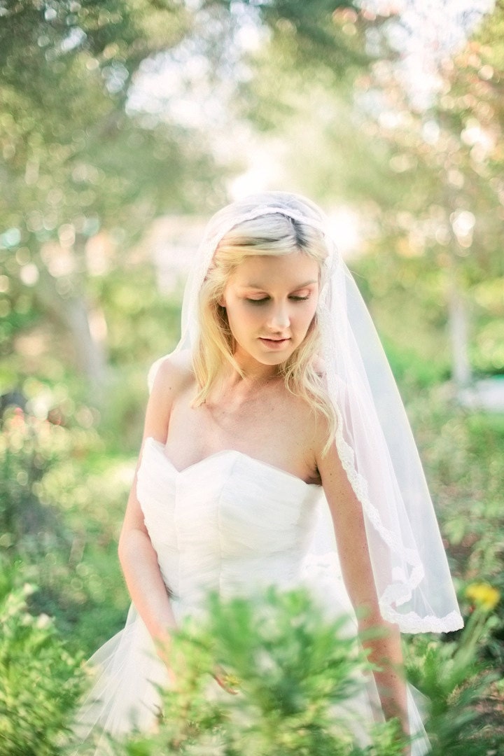 Annie - Lace edge Mantilla Veil, 209