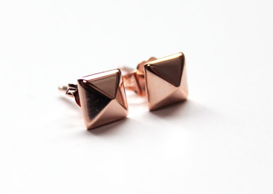 Pyramid stud earrings (14K rose gold dipped)