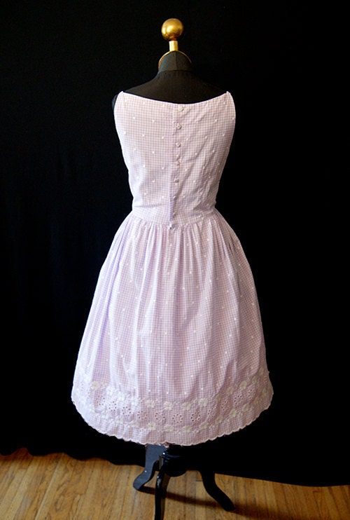 Sweet 1950's Lanz Original lavender gingham summer sun dress with white lace embroidery vlv spring rockabilly - size Medium to Large