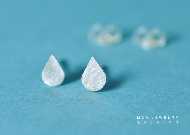 Tiny Water Drop Earrings