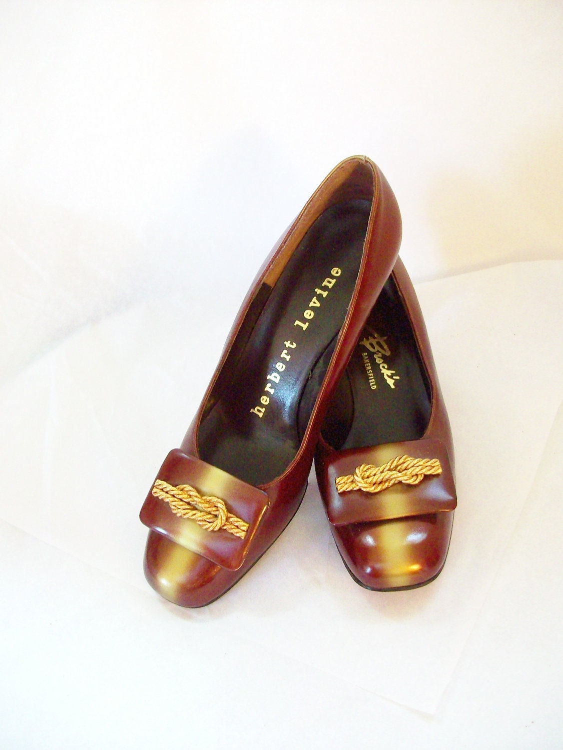Vintage 1960's Mad Men Shoes Two Toned Chunky Heel  Pumps
