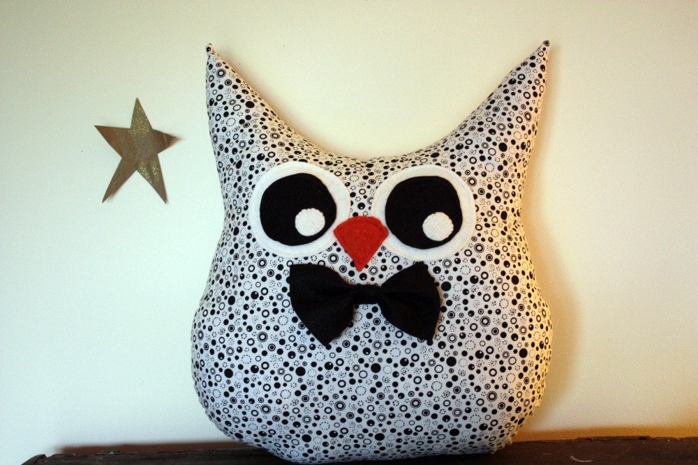 handmade owl pillow plush in black and white bowtie/ boy - 5orangepotatoes