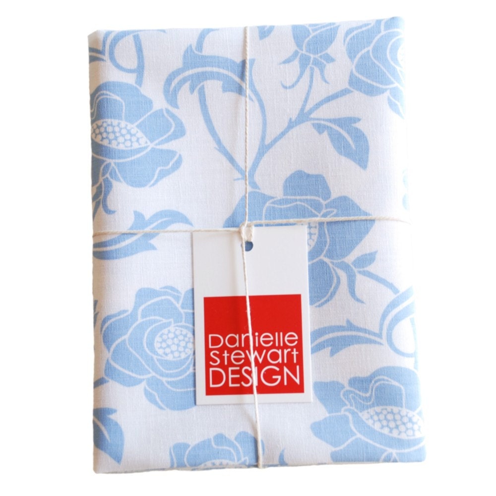 SALE - FAT QUARTER - Rose screen-printed fabric (light blue on white linen / cotton) 50cm x 63.5cm