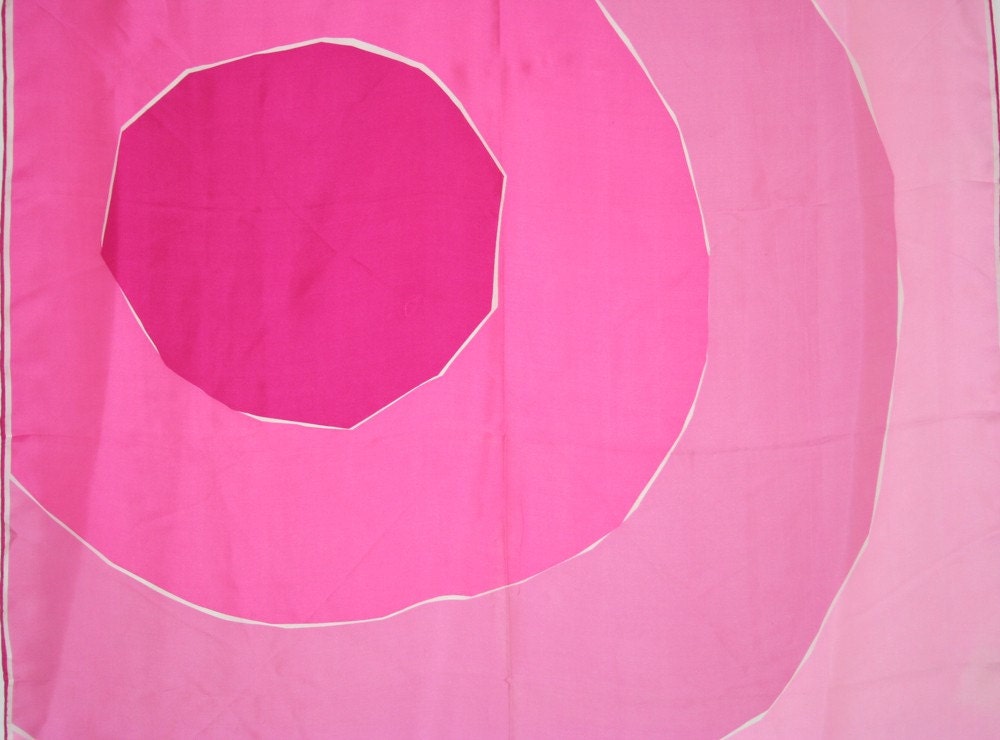 Amazing mod Vera scarf in hot pink silk blend