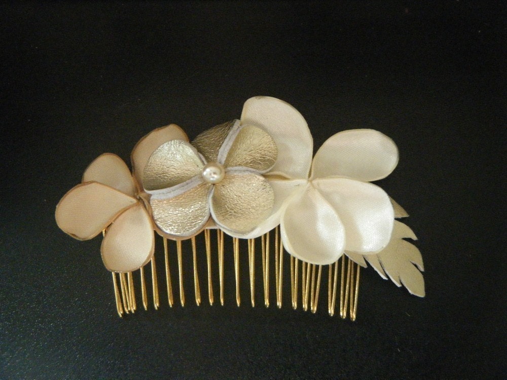 Bridal Hair Comb, Flowers Hair comb, wedding hair accessories - pearl gold, creme and ivory color flowers and pearl