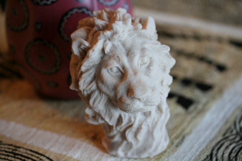 Lion Soaps very detailed Pair of 2 Lion Brothers Sculpted Large bars of soaps AMAZING ART