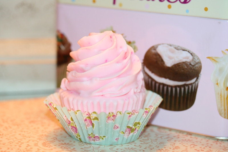 Cupcake Soaps Pink cupcake scented 100% natural gourmet soaps