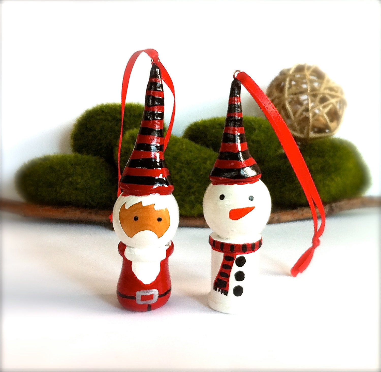 Santa Claus and Snowman Wooden Christmas Tree Ornament Set of 2 Pendants Wood Kokeshi Doll Whimsical Decoration Home Decor Cute
