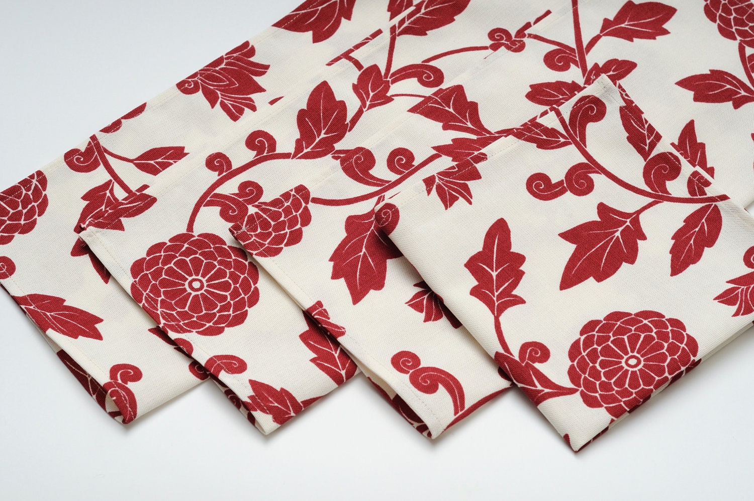 Reusable Napkins Set of 4. Classic style. Size SMALL: 13" X 13"(33cm X 33cm).