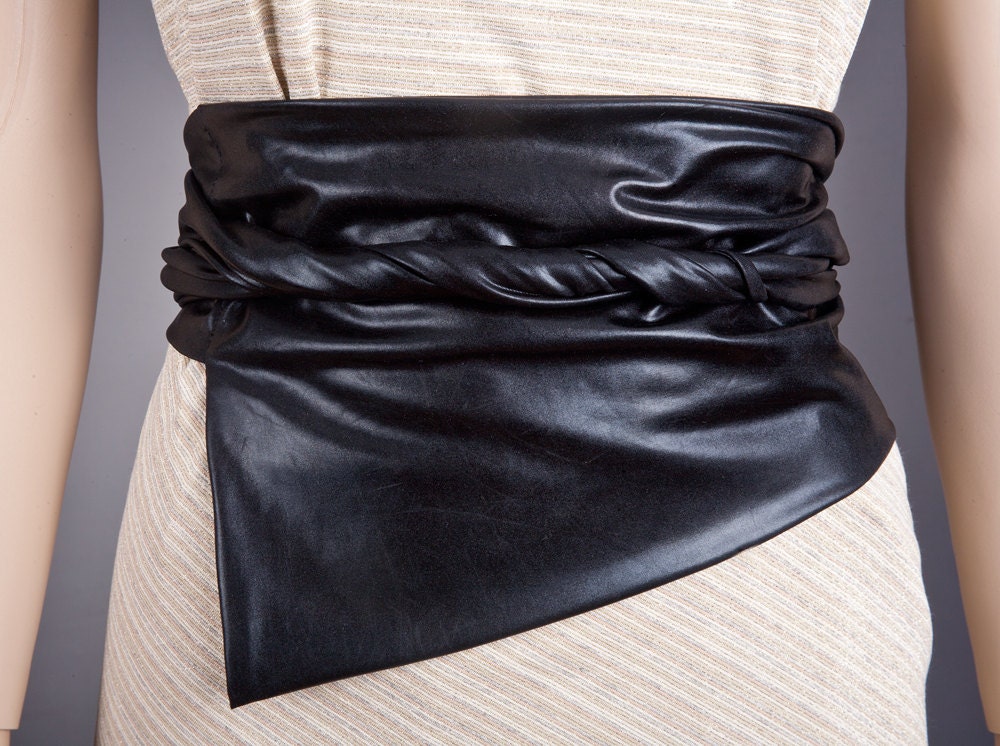 IMPRESSIVE BLACK Wide Belt / Corset Look