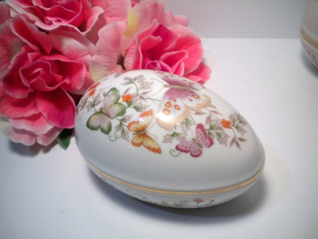 Vintage 70s Avon Porcelain Egg Trinket Box Butterfly Fantasy Treasure Egg 22K Gold Trim