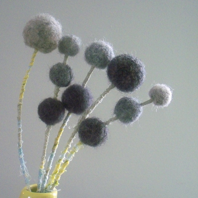 Grey pom pom flower bouquet.Needlefelted wool balls.Modern arrangement.Charcoal, dove gray. Atomic decor.Retro flowers.