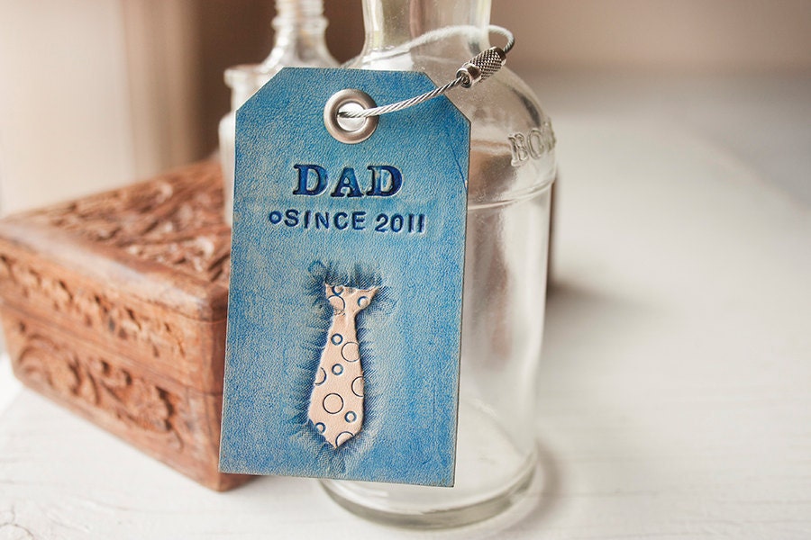 DAD leather luggage tag - Add date of becoming a Dad - Perfect for Fathers Day - Key chain