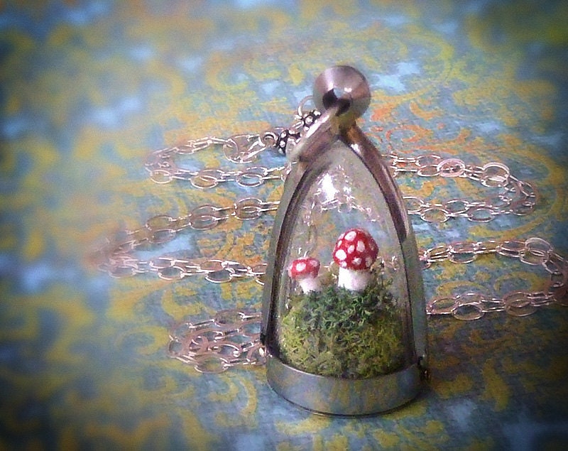 Terrarium Moss Pendant and Sterling Silver Necklace - The Enchanted Faerie Mushroom Trap