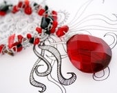 Pendant necklace red black wire wrapped. The Cage. La jaula, collar largo rojo y negro.