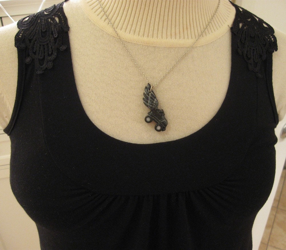 Roller Derby Skate Necklace Queen rink black white