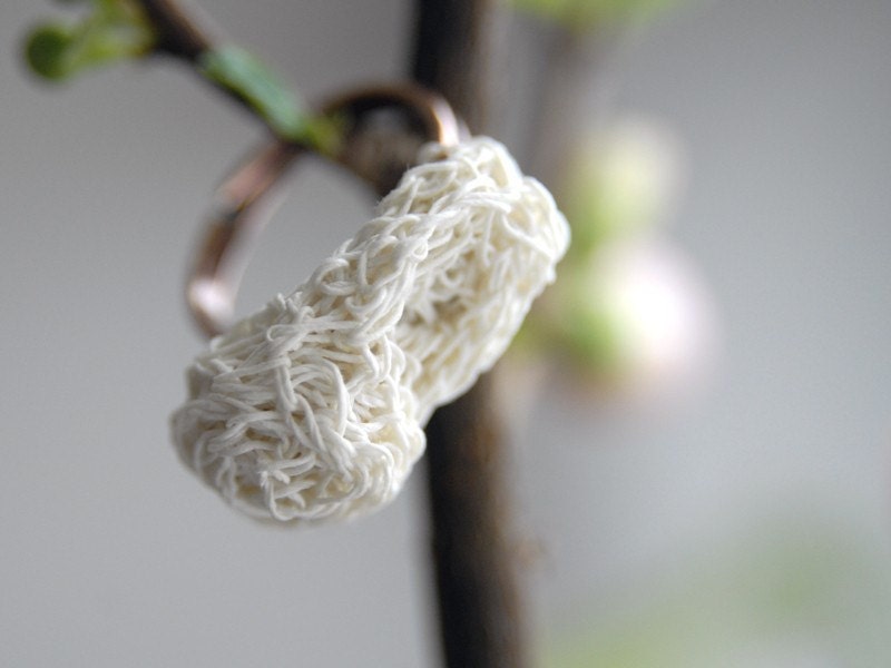 Cocoon-Ring made of Paper Yarn