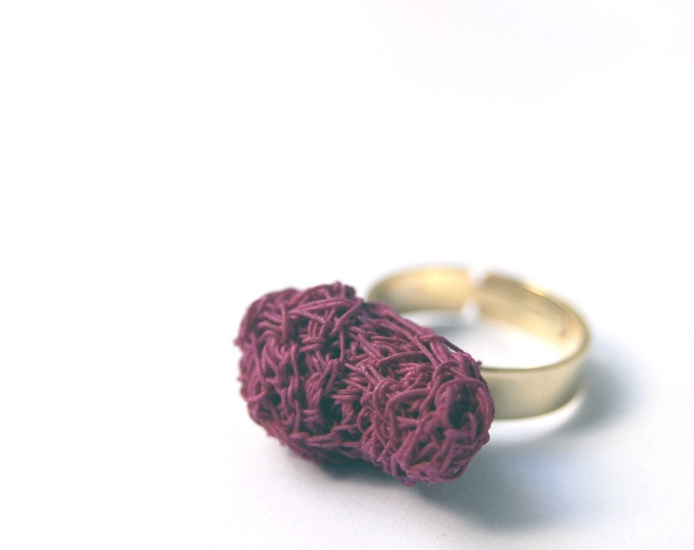 Red Cocoon-Ring made of Paper Yarn