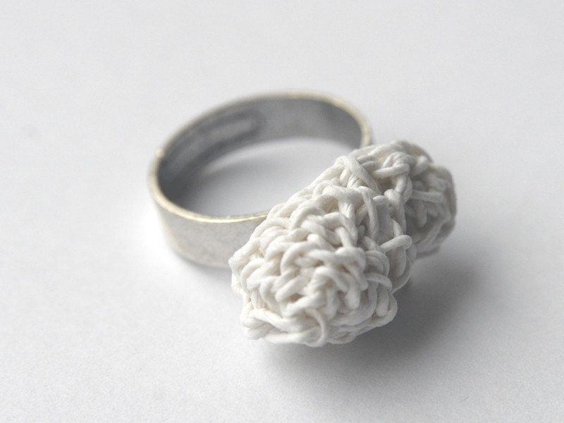 White Paper Yarn Ring on old-silver base