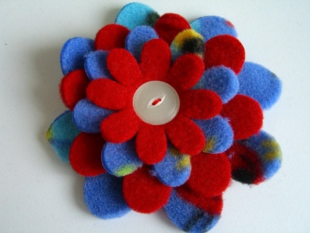 Magnet fleece flowers with a button handmade