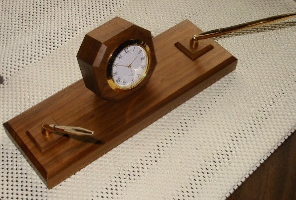 Solid Walnut Executive Desk Clock w/Penset (no27)