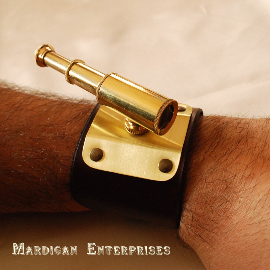 Wrist-mounted Spyglass Cuff