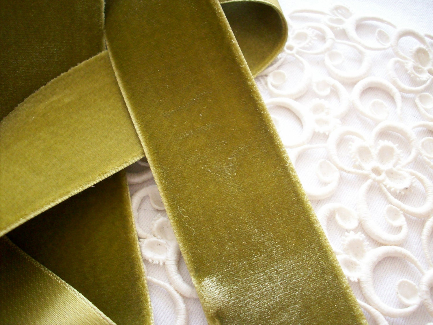 3 yards of vintage silky velvet ribbon in light moss, rayon,1 1/2" wide twilight - TextileArtLace