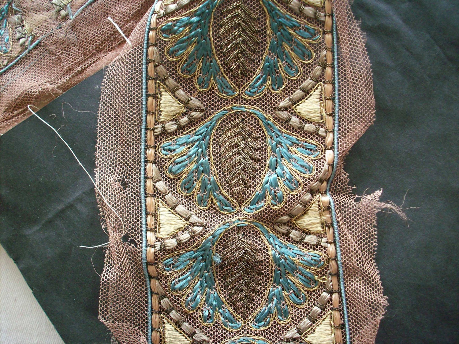 1 yd. of Art Deco antique trim with metal