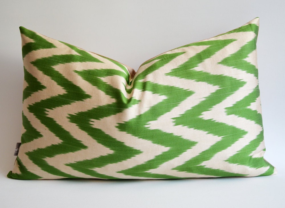 Sukan / Hand Woven Original Lumbar Silk Zigzag ikat Pillow Cover -  Green, Ivory Color