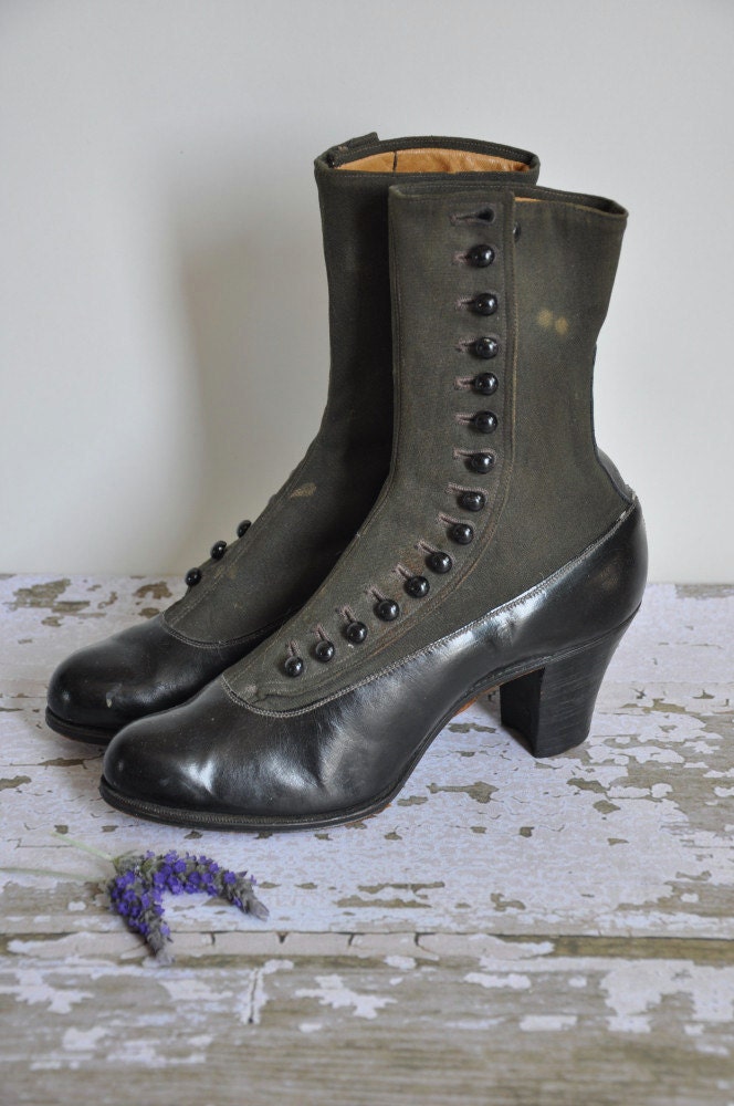 vintage antique 1900s boots / rare button down Edwardian boots / Hocus Pocus
