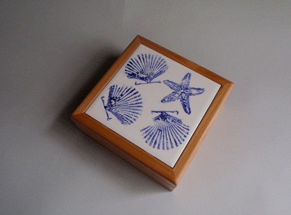 Wooden Beach Box with Blue Seashell Tile Design