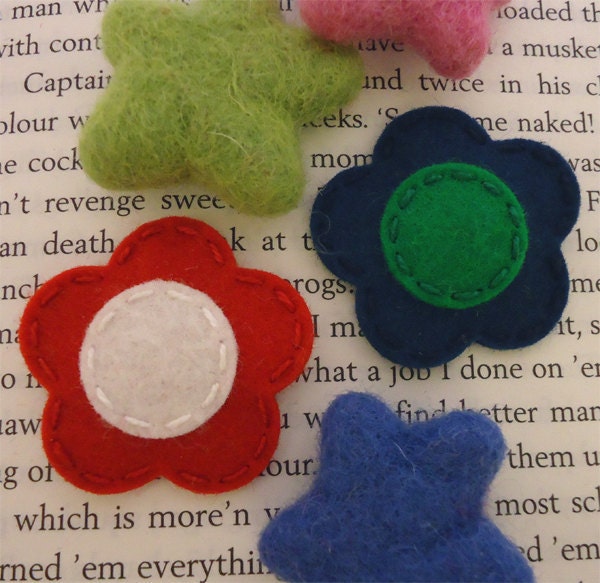 NO SLIP Wool felt hair clip -set of 2 flower -baby -red / navy